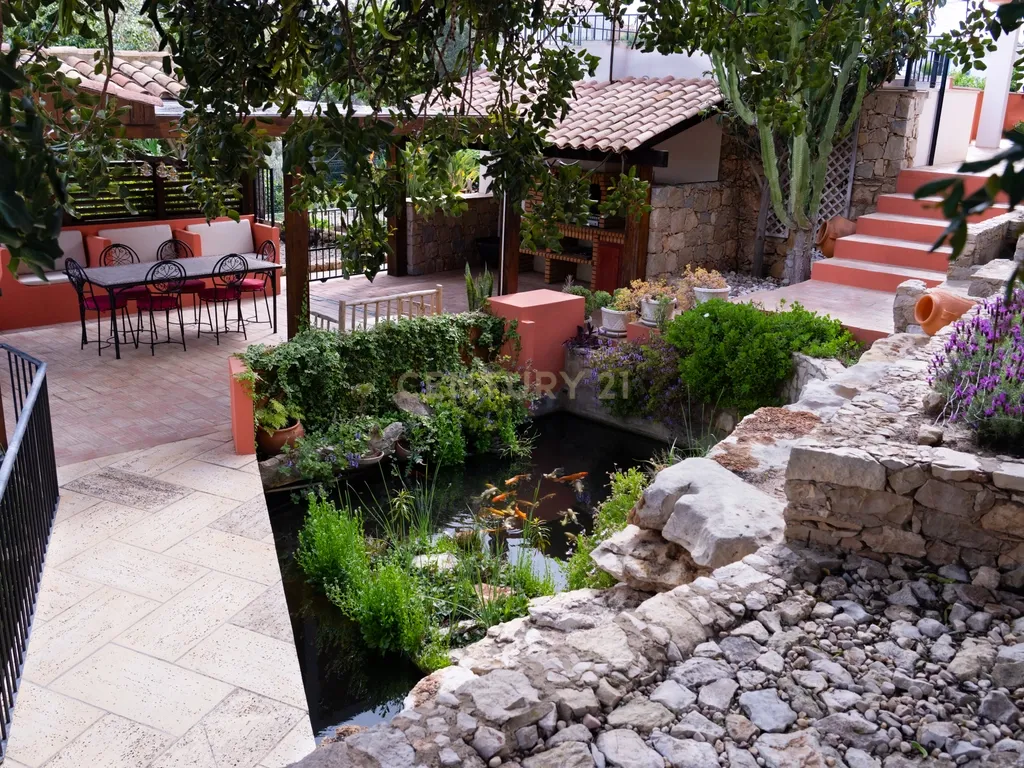 Propriedade com três habitações, piscina aquecida e sauna, num terreno de 10.000 m² - Image 117