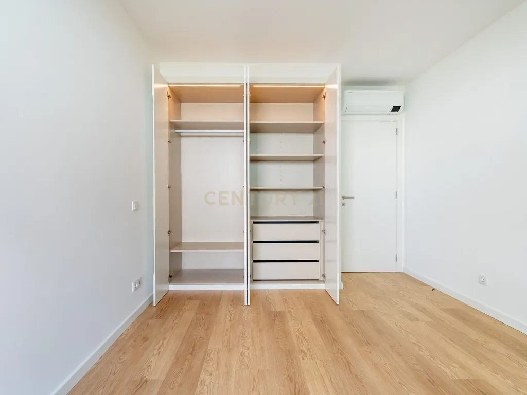 Apartamento T2 Novo a Estrear, Piscina, Estacionamento Privativo, no Centro de Albufeira – Correeira - Image 13