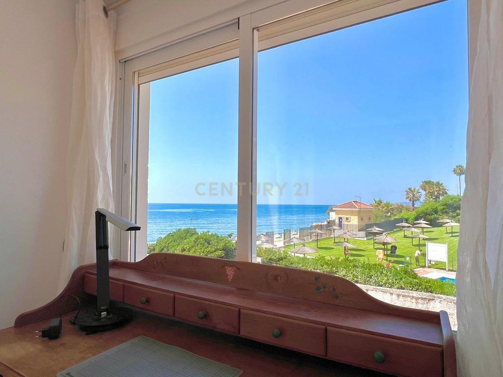 Casa con vistas al mar en primera línea – Urbanización Bahía de Estepona - Image 17