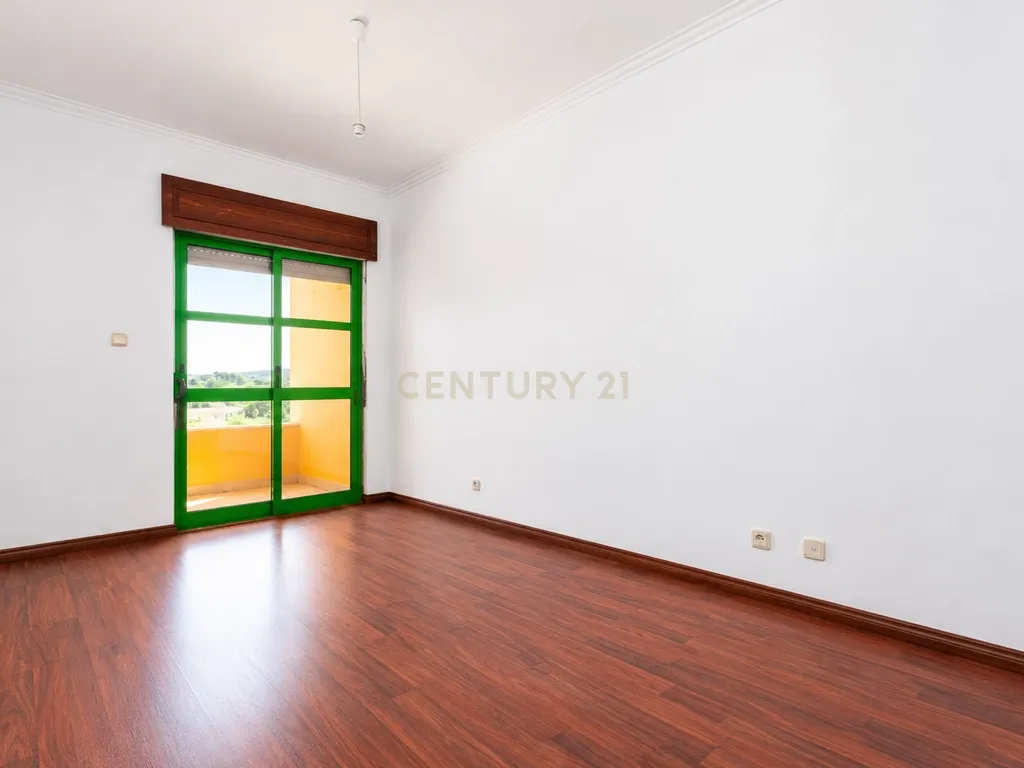 Apartamento T3 com Parqueamento e Arrecadação | Rio de Mouro - Image 9