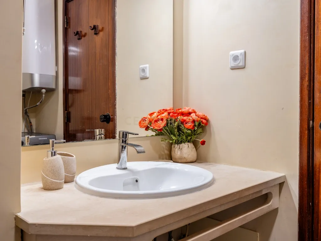 Apartamento com piscina, elevador e vista mar, no centro de Albufeira - Image 23