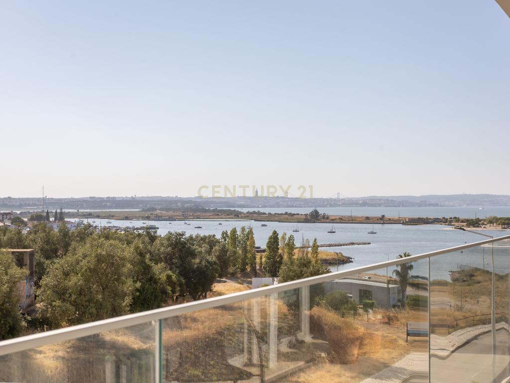 Apartamento T3 Condomínio de Luxo - Qta. Trindade, Seixal - Image 11