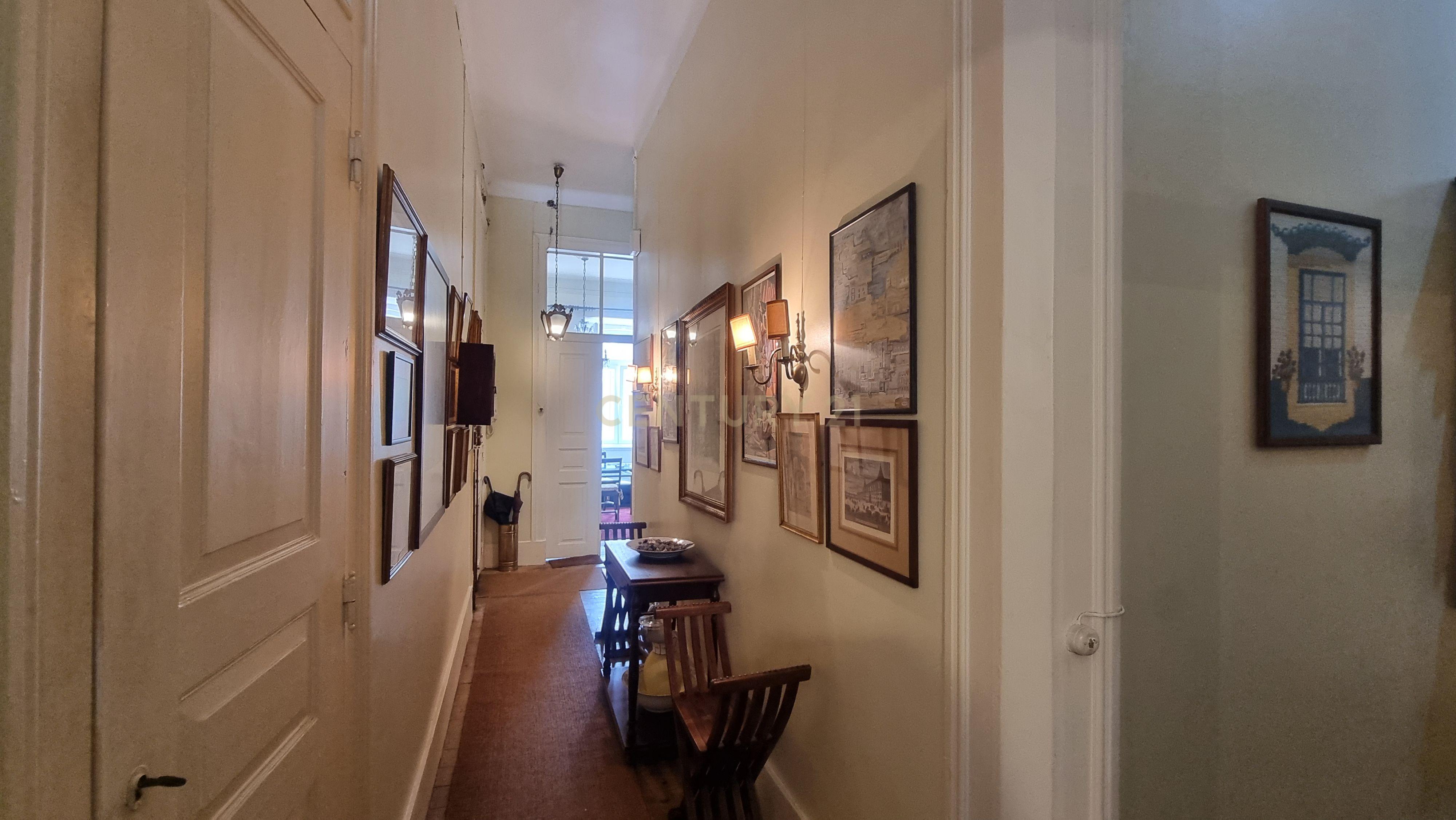 Apartamento Pombalino de Charme com 8 Assoalhadas – Av. Almirante Reis, Lisboa - Image 16