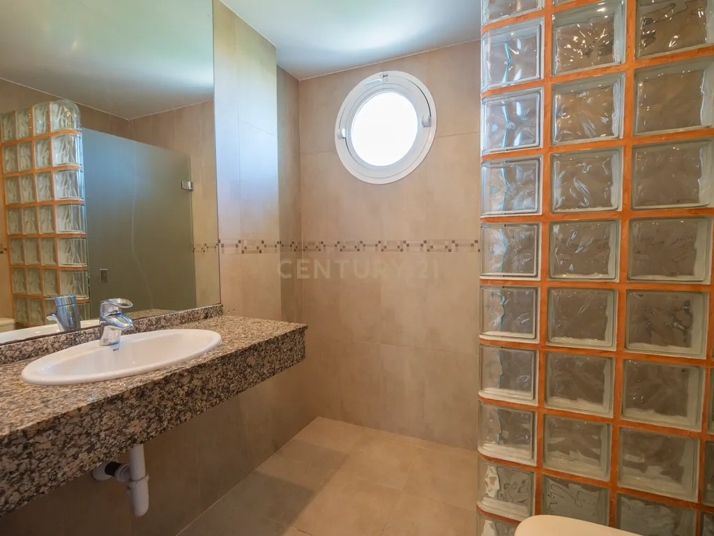 Luxuosa Moradia em Ibiza com Vista Mar e Piscina Privada - Image 13