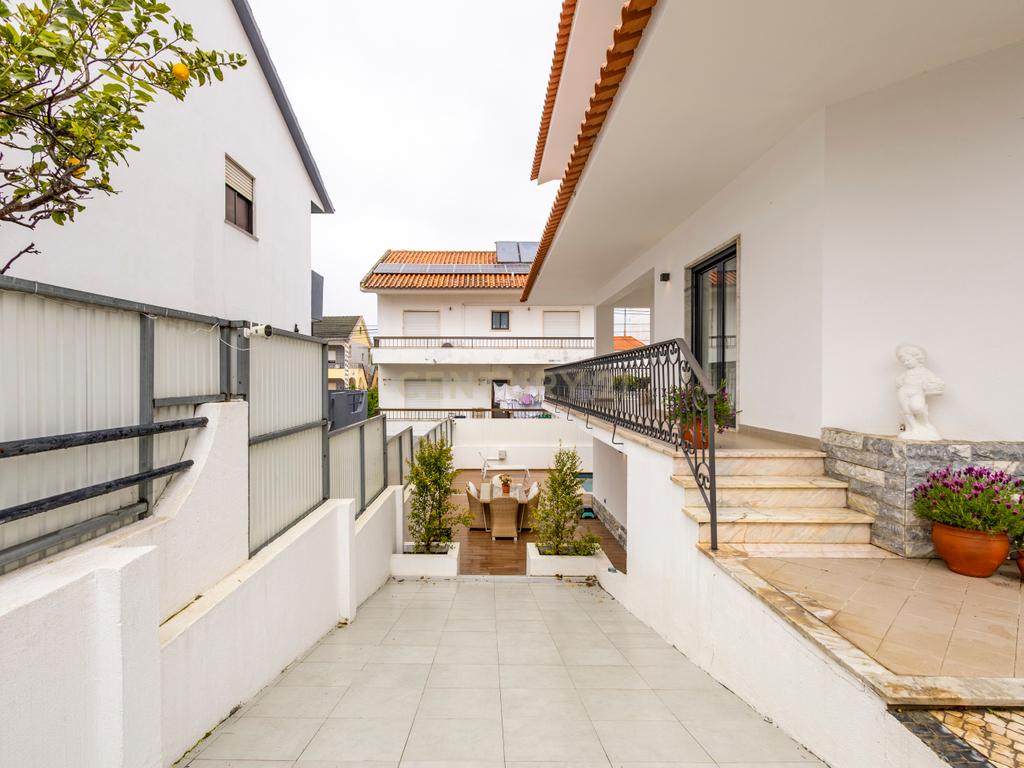 Moradia de Sonho na Charneca da Caparica – Elegância, Conforto e Localização Privilegiada - Image 100