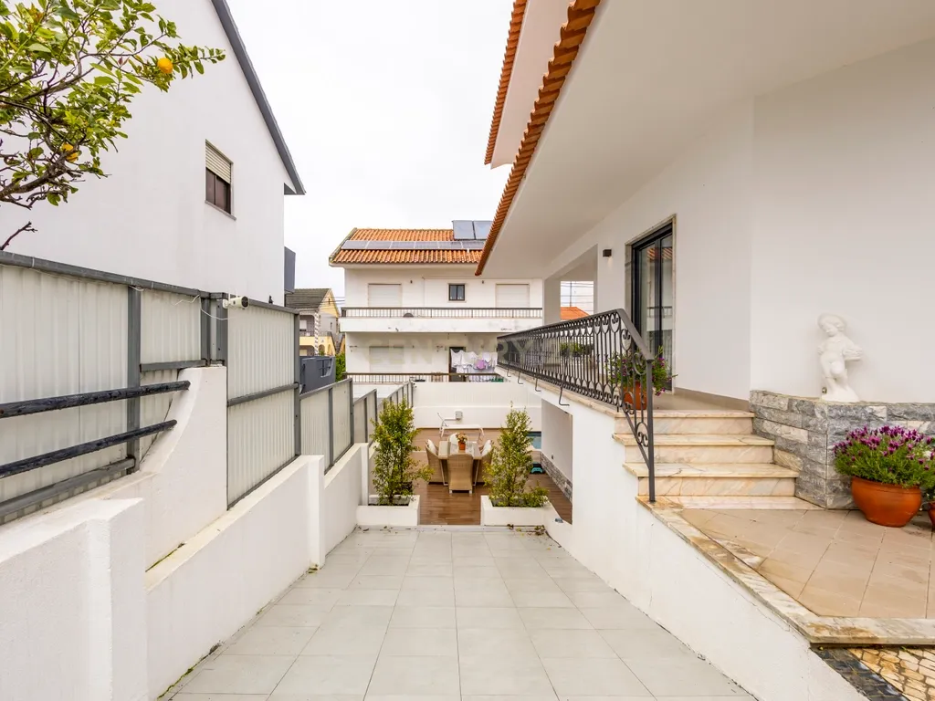 Moradia de Sonho na Charneca da Caparica – Elegância, Conforto e Localização Privilegiada - Image 100