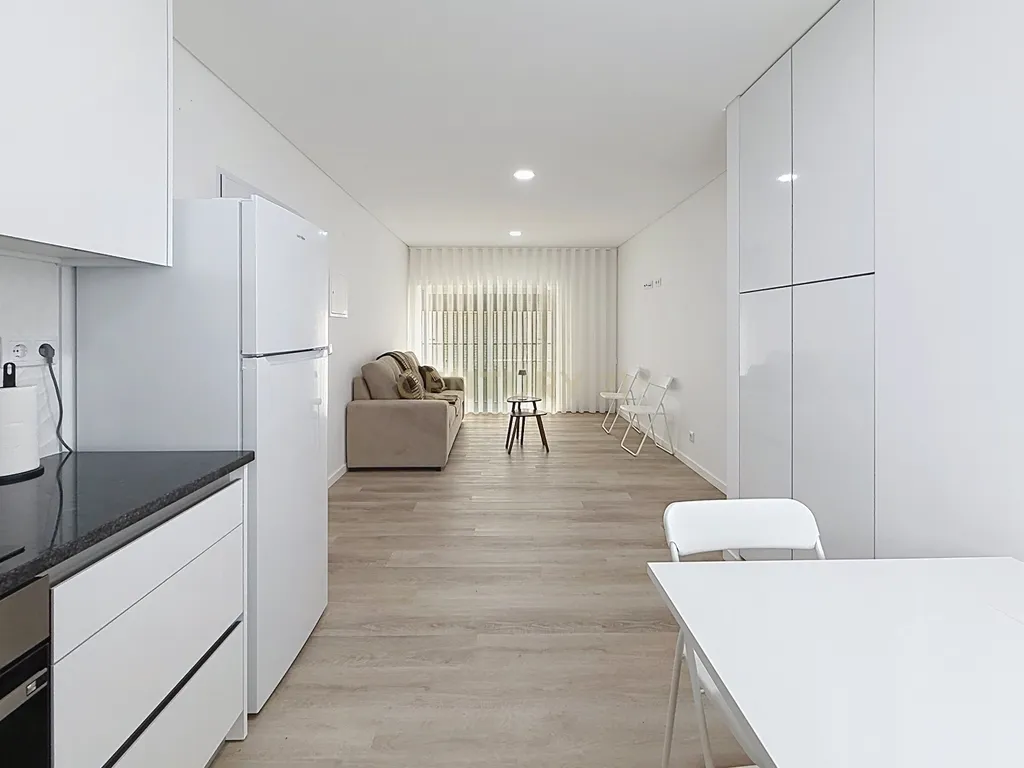 Apartamento T2 Novo - Arrendamento no Centro da Nazaré - Image 25