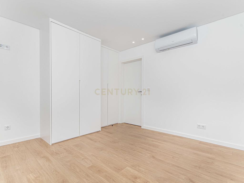 Apartamento Novo T2, com varandas, garagem e arrecadação em Mafra - Image 13