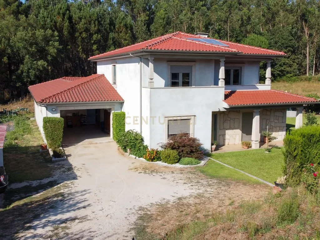 Moradia V5 com jardim, inserida em terreno de 1.650m² – Aguiar (Barcelos) - Image 1