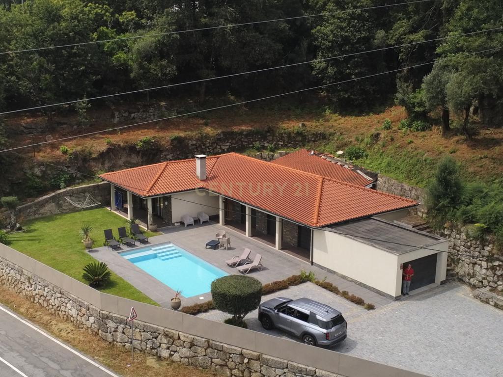  Moradia Térrea com Piscina | Braga - Gerês - Image 2