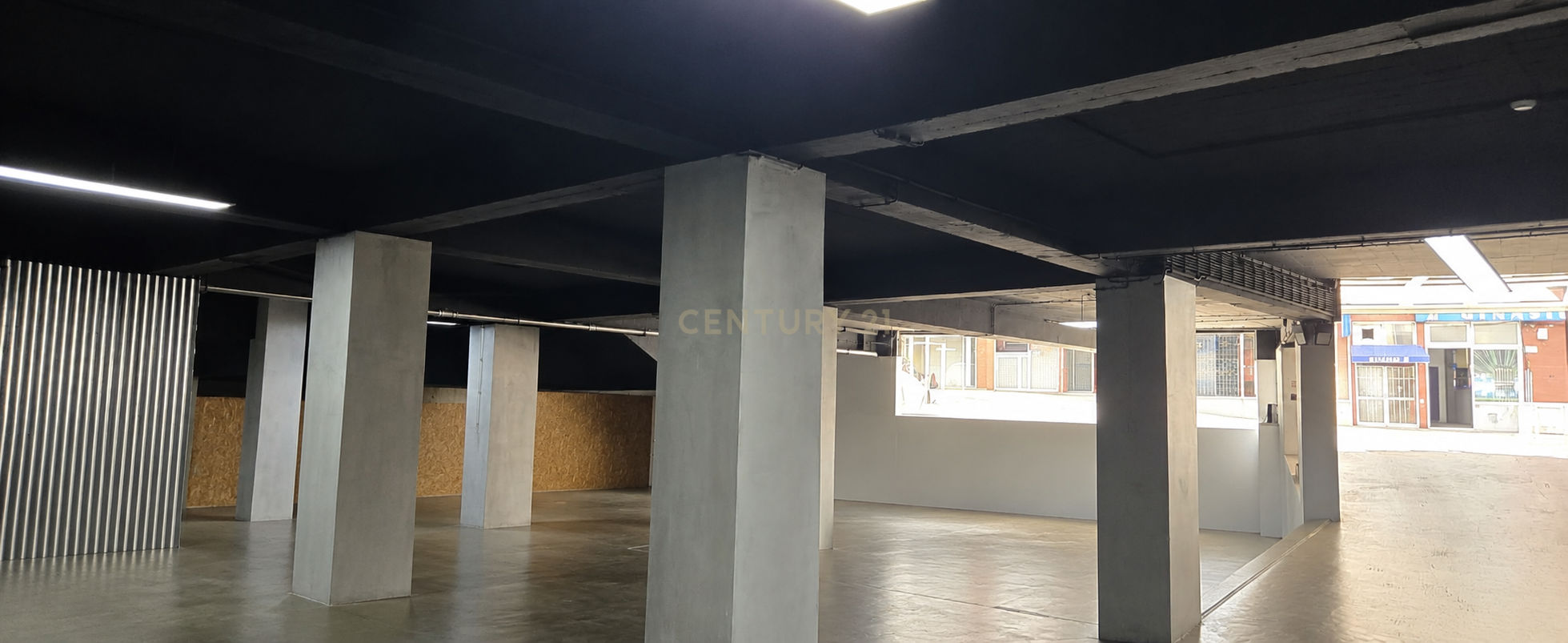 Fotografia 2 de Espaço Comercial | 600 m² | Centro da Pontinha | Investimento com Rendimento
