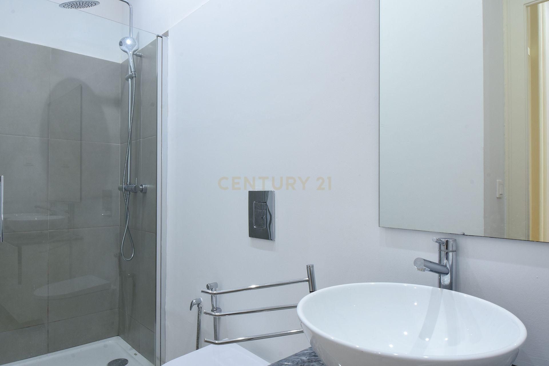 Apartamento T3 renovado com Licença AL - Lisboa - Image 20