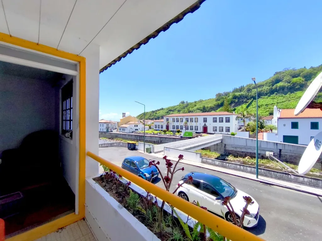 Apartamento T2 no centro da Vila da Povoação, excelente oportunidade de investimento em São Miguel - Image 1