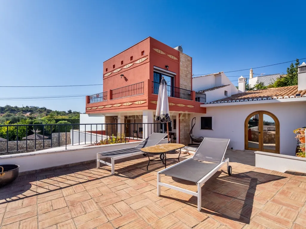 Propriedade com três habitações, piscina aquecida e sauna, num terreno de 10.000 m² - Image 123