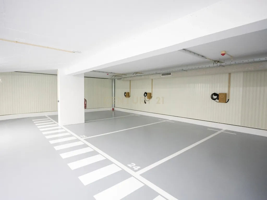 Apartamento T2 com estacionamento e piscina - Areeiro - Image 16