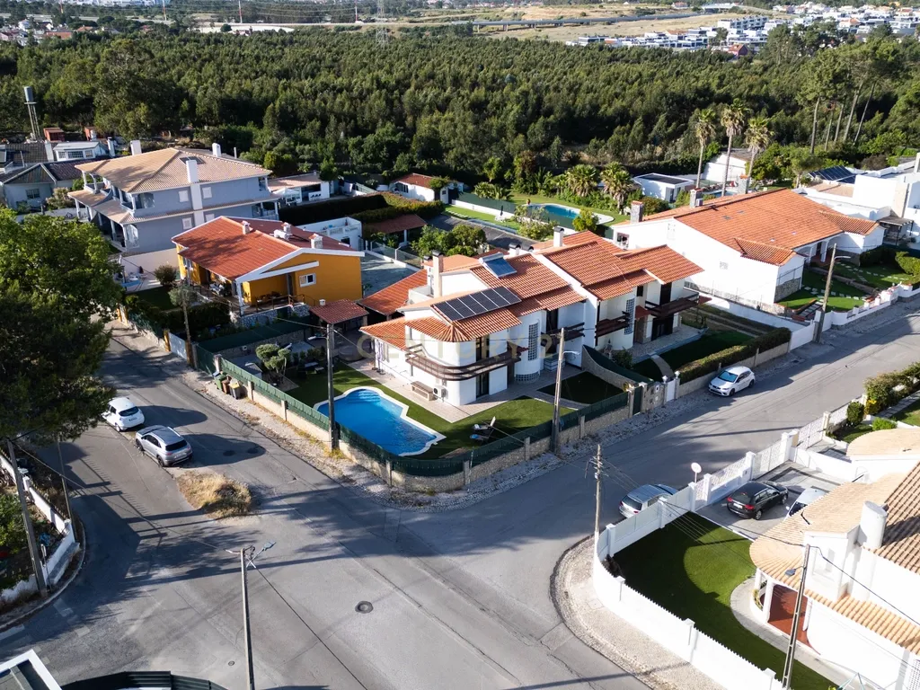 Moradia T4 como nova com piscina na Marisol em Lote de 500m² - Image 10
