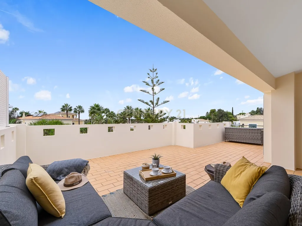 Moradia T4 em Ferragudo, próxima a praias, com Piscina aquecida, Bar e Lounge Exterior - Image 11