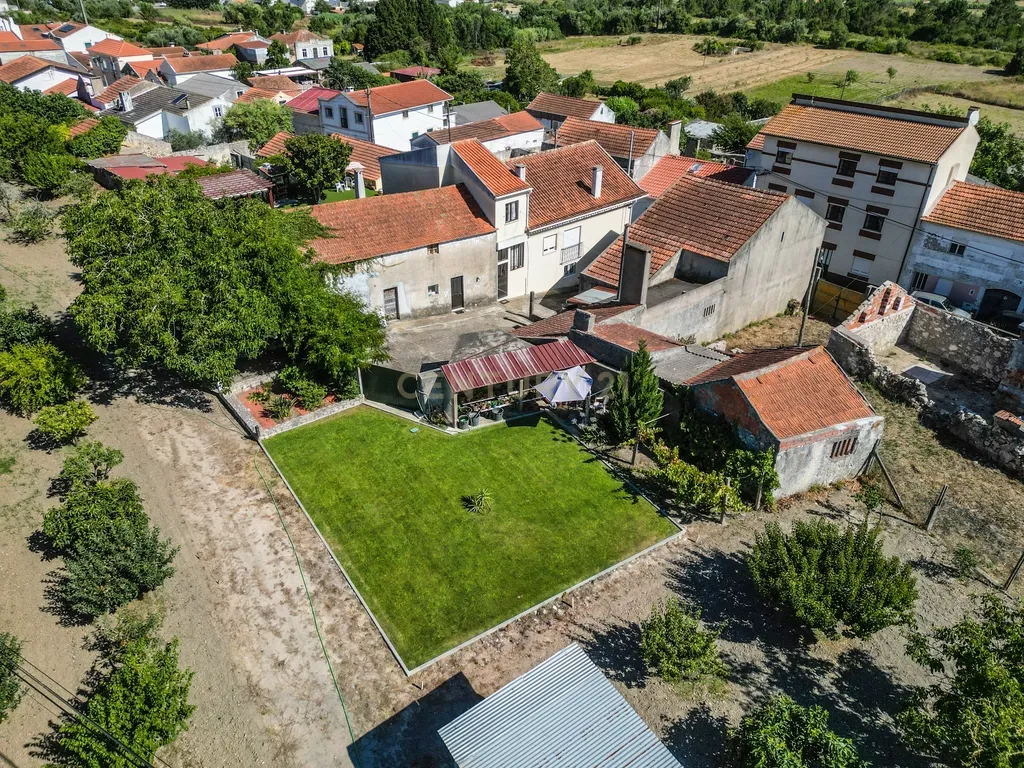 Casa antiga para recuperar com terreno e árvores de fruto, Alhadas, Figueira da Foz. - Image 43