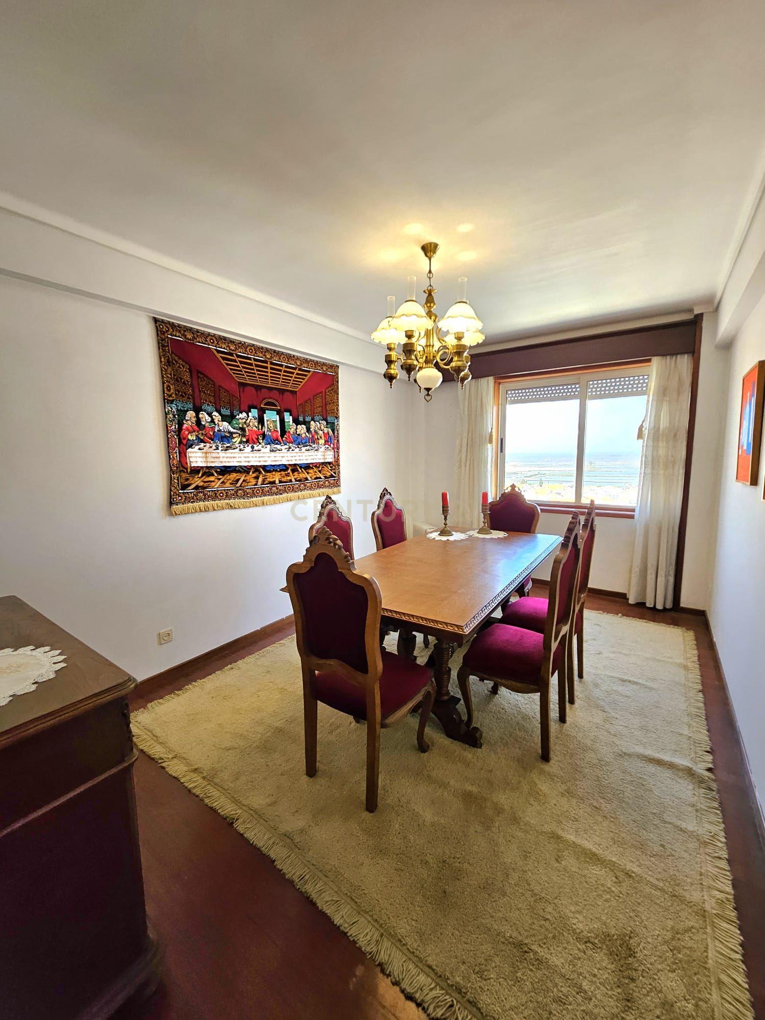 Fotografia 11 de 🏡 APARTAMENTO T4 NO CENTRO DE AVEIRO | GARAGEM FECHADA PARA 2 CARROS