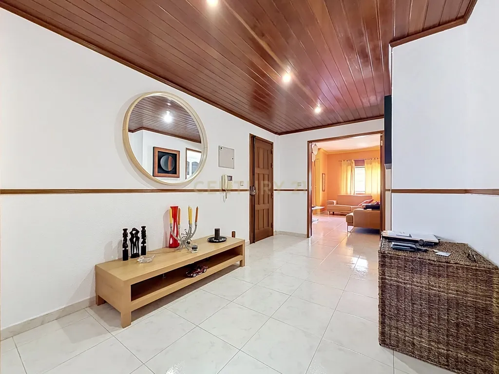 Apartamento T2 em em Paio Pires com excelentes áreas, perto de todas as comodidades. - Image 8