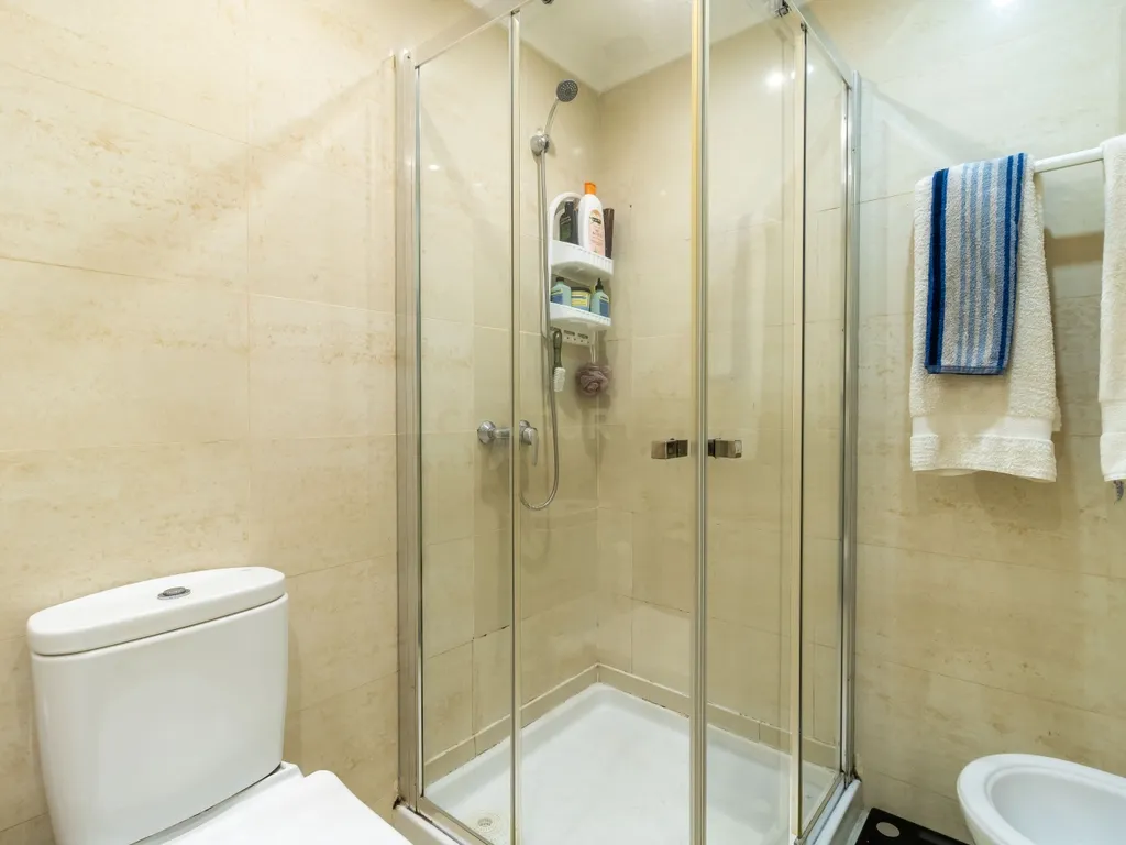 T2 com Excelente Localização em Agualva-Cacém | Ideal para Habitação Própria ou Investimento - Image 7