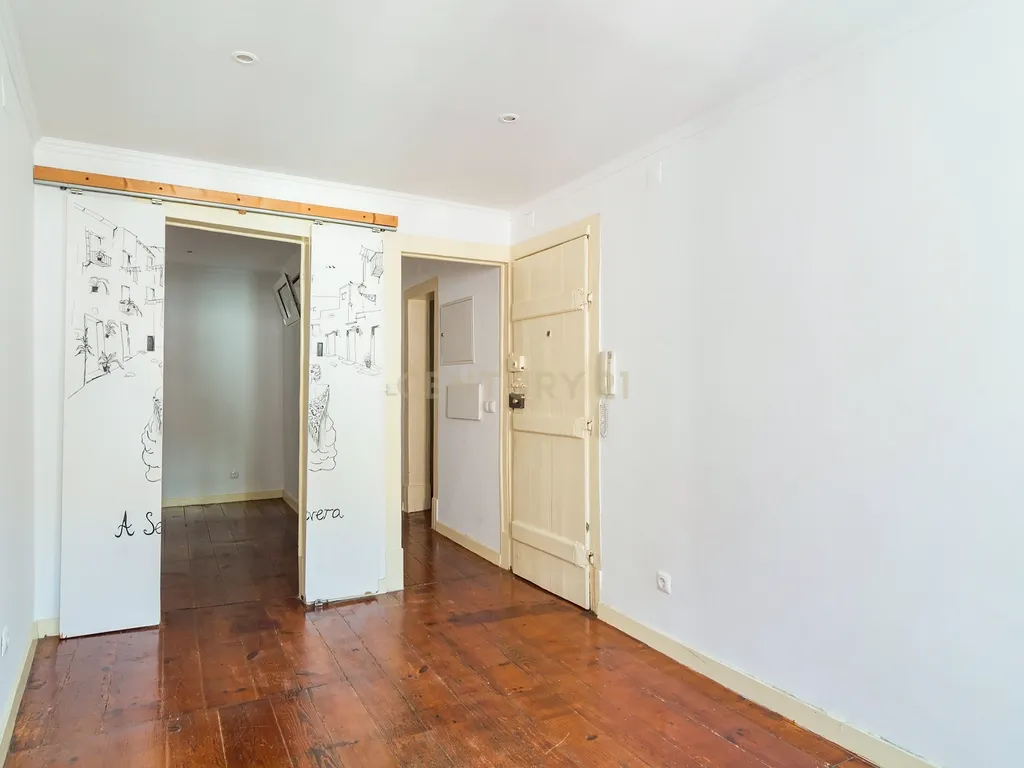 Apartamento T2 em Santa Maria Maior, Lisboa - Oportunidade Única - Image 13