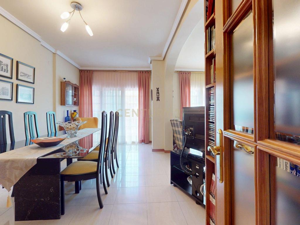 Apartamento Espaçoso com Vista para a Cidade e Montanha em Madrid - Image 16