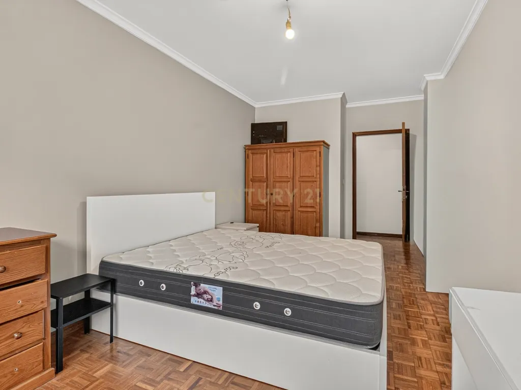 Apartamento T3 com Garagem Fechada, excelente localização!! - Bragança - Image 9