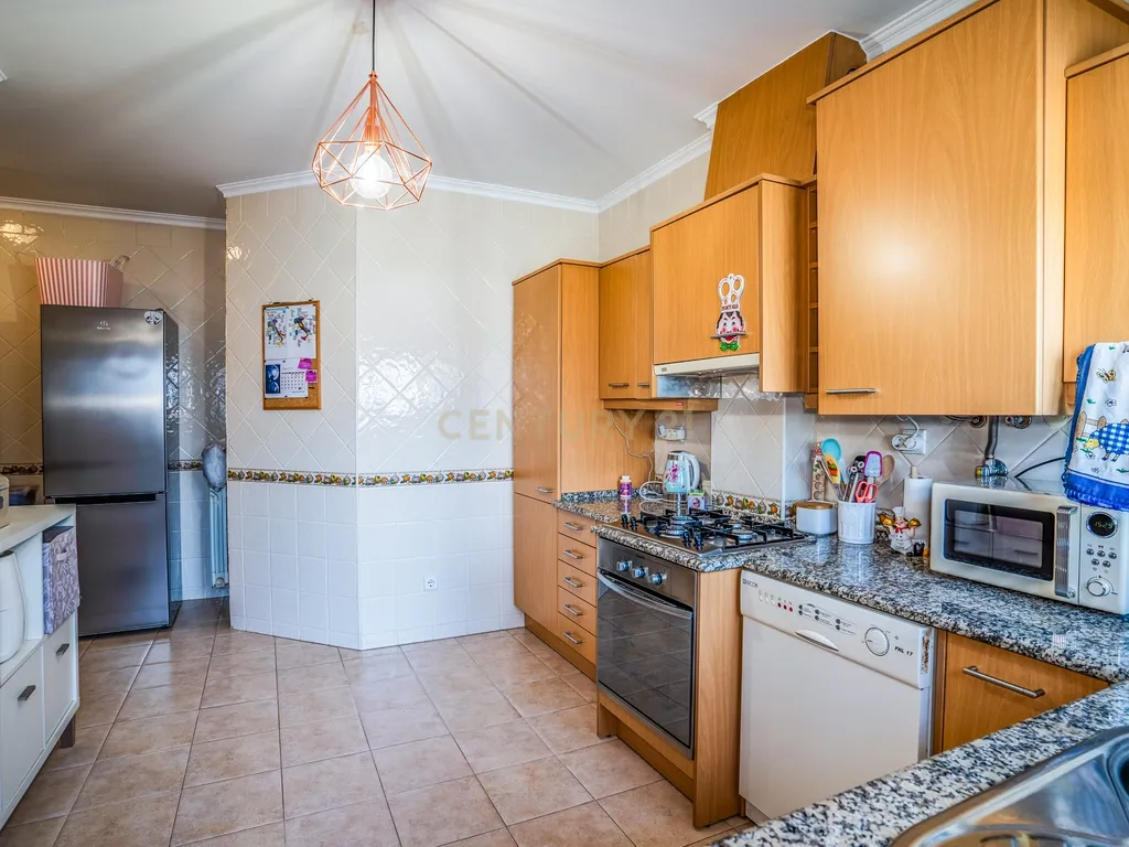 Apartamento T3 com elevador e garagem fechada em Cidade Nova, Caldas da Rainha! - Image 7