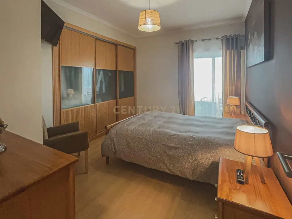 Apartamento T2 com Excelentes Áreas e Varanda Ampla na Quinta dos Arcos, Armação de Pera - Image 9