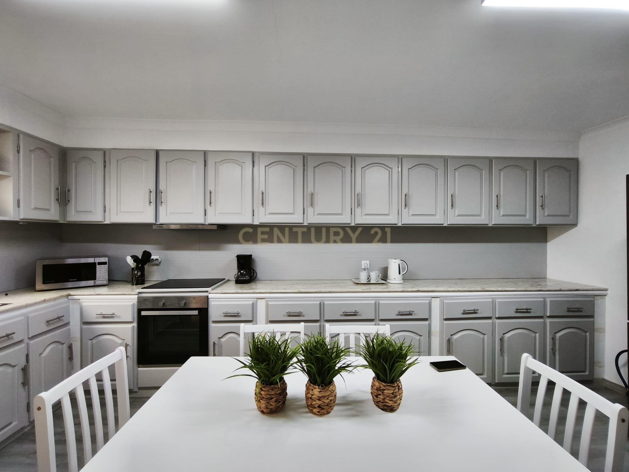 Moradia T2 no Centro da Ribeira Grande – Localização Privilegiada - Image 22