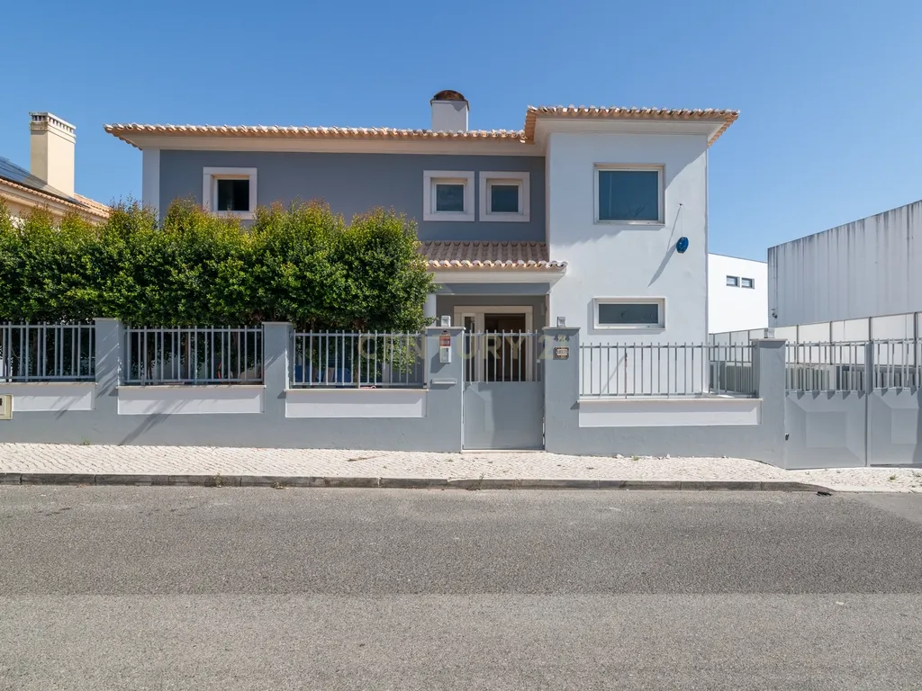 Moradia T3 com piscina em Cascais - Image 5