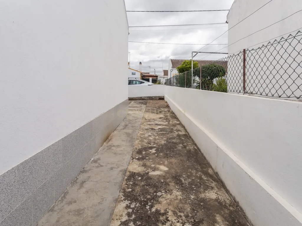 Moradia T3 com Sótão, Quintal e Excelente Potencial – Bairro Montevil, Alcácer do Sal - Image 33