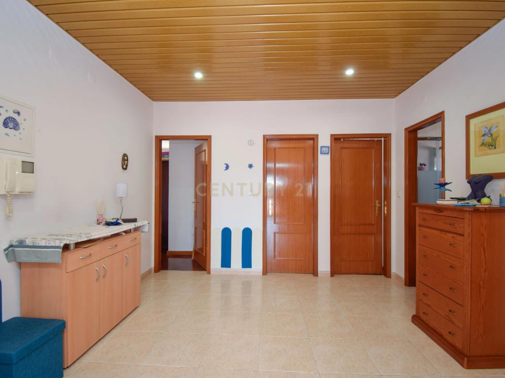 Apartamento T3, com 107 m² de área útil, estúdio musical com 40 m² e garagem fechada , varanda e arrecadação - Image 13