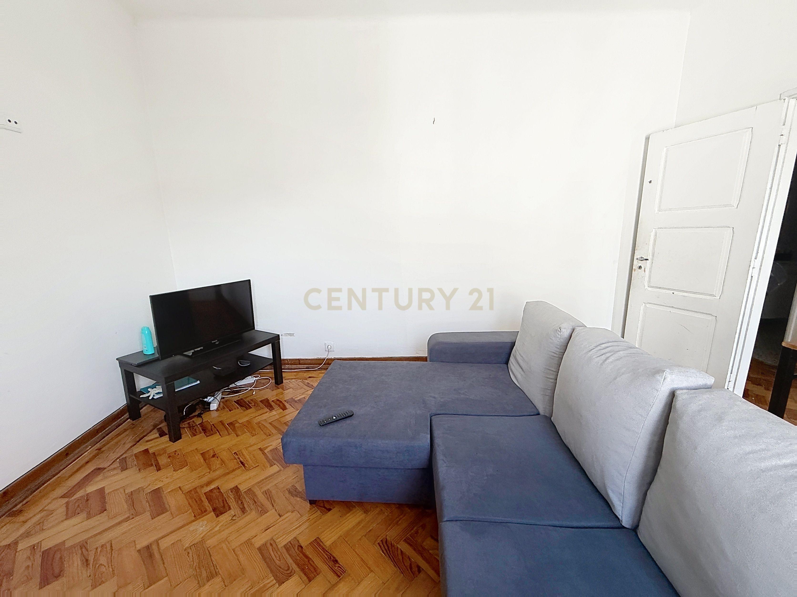 Fotografia 3 de Predio historico T3  no centro de Valado de Frades excelente investimento