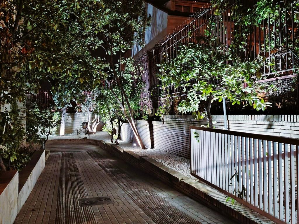 EXCLUSIVO APARTAMENTO EM URBANIZAÇÃO COM JARDIM E PISCINA - Image 35