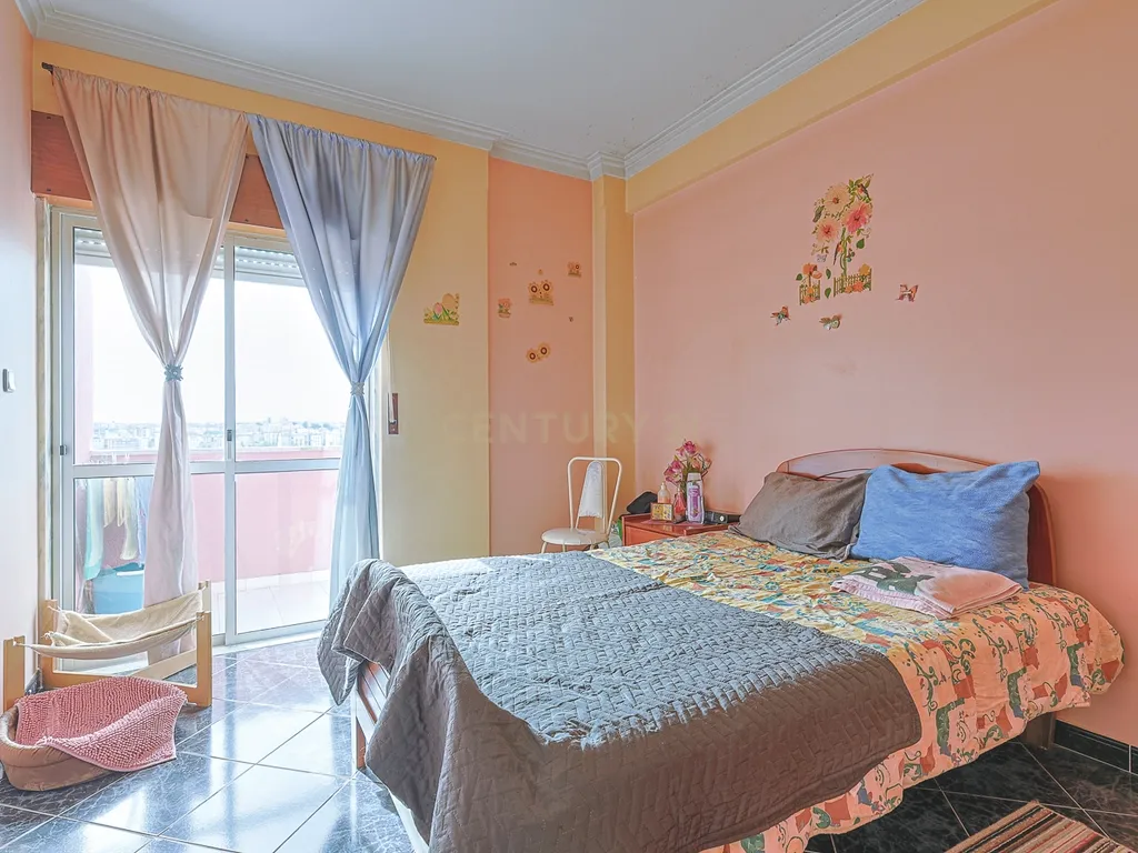 Apartamento T1 com Vista Panorâmica no Seixal - Image 11