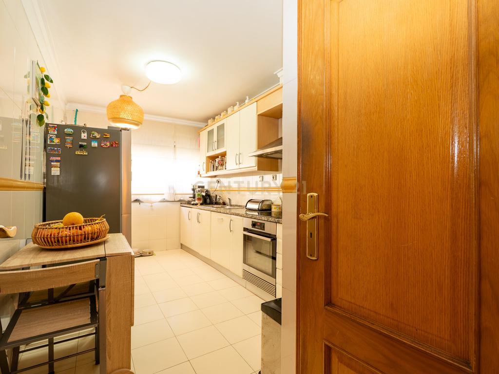 Apartamento T3 com Parqueamento – Quinta Nova, Odivelas - Image 11