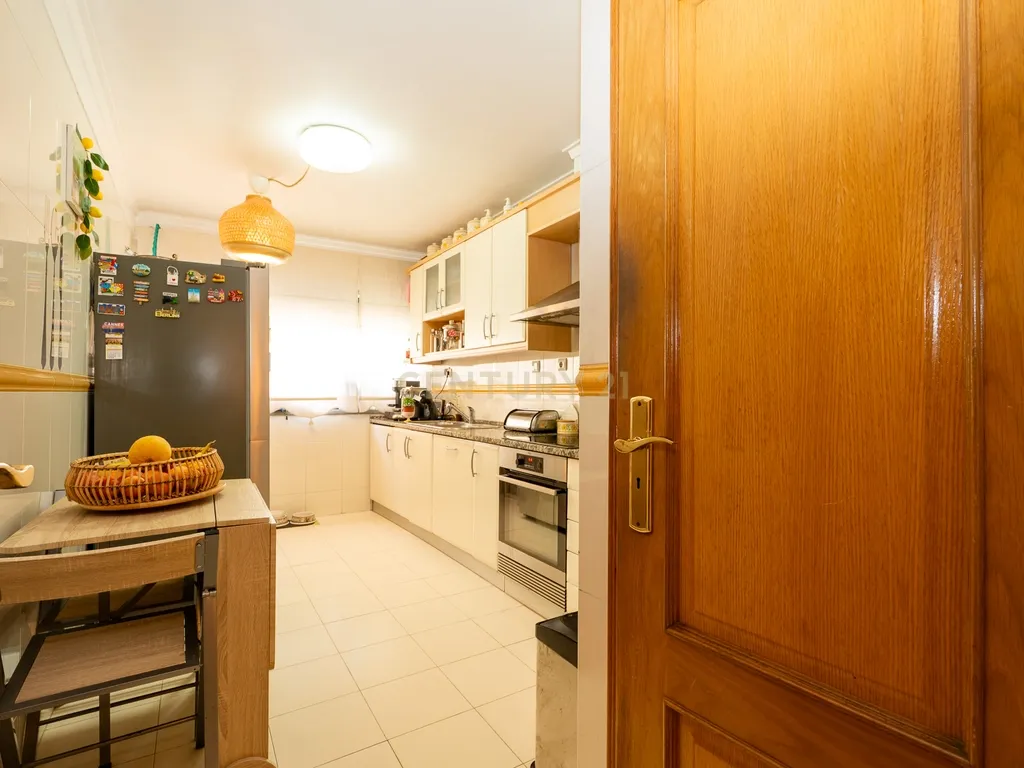 Apartamento T3 com Parqueamento – Quinta Nova, Odivelas - Image 11