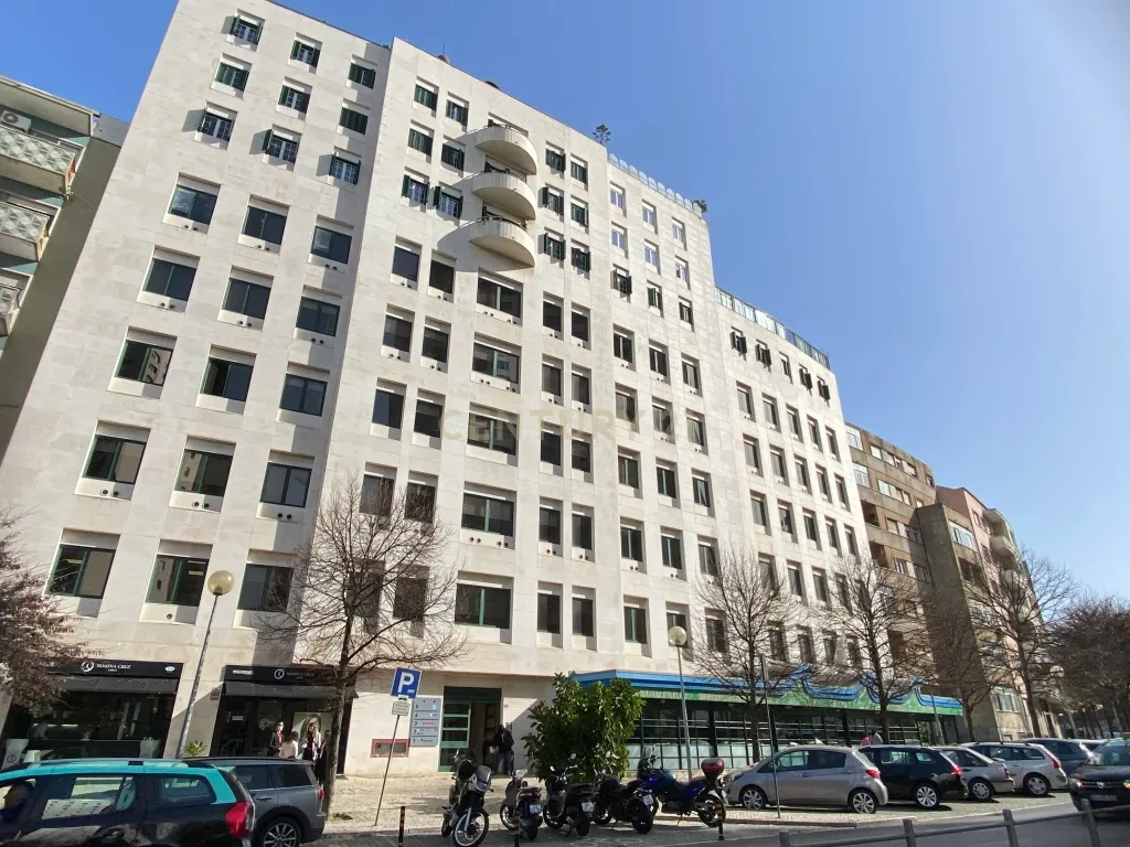 Escritório com 157 m2 na Av. Columbano Bordalo Pinheiro, Lisboa - Image 3