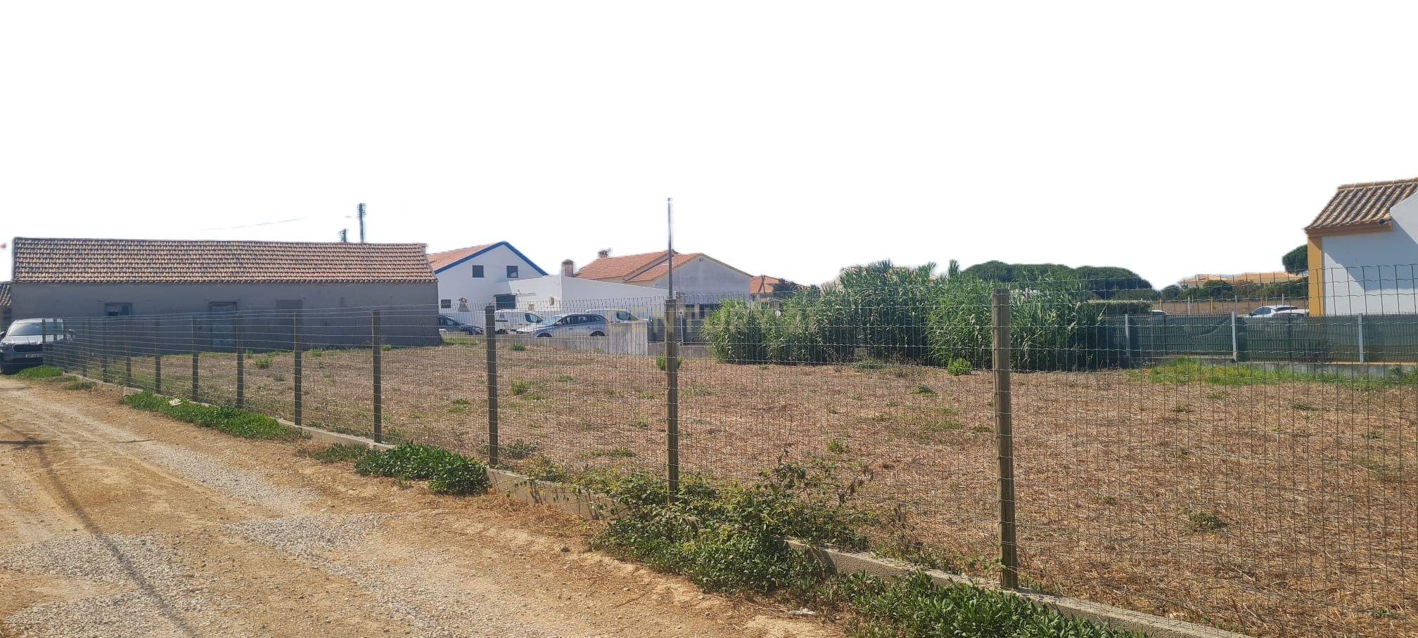 Fotografia 3 de Terreno Urbano com 1.661m2, com capacidade construtiva de 498m2 em Azoia - Sesimbra