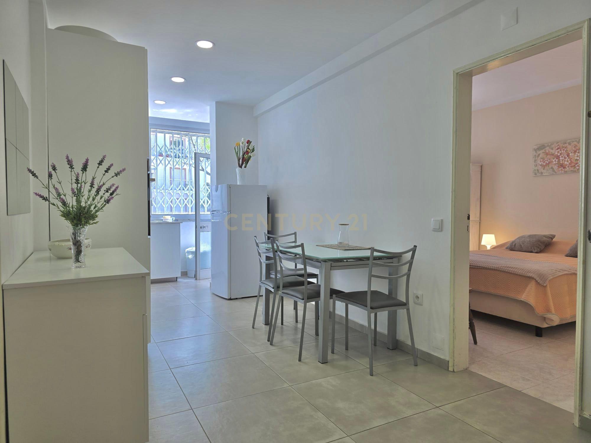 Fotografia 8 de Apartamento T1 com espaçosa arrecadação a 10 minutos a pé da Praia da Quarteira | Rua Patrão Lopes, Quarteira