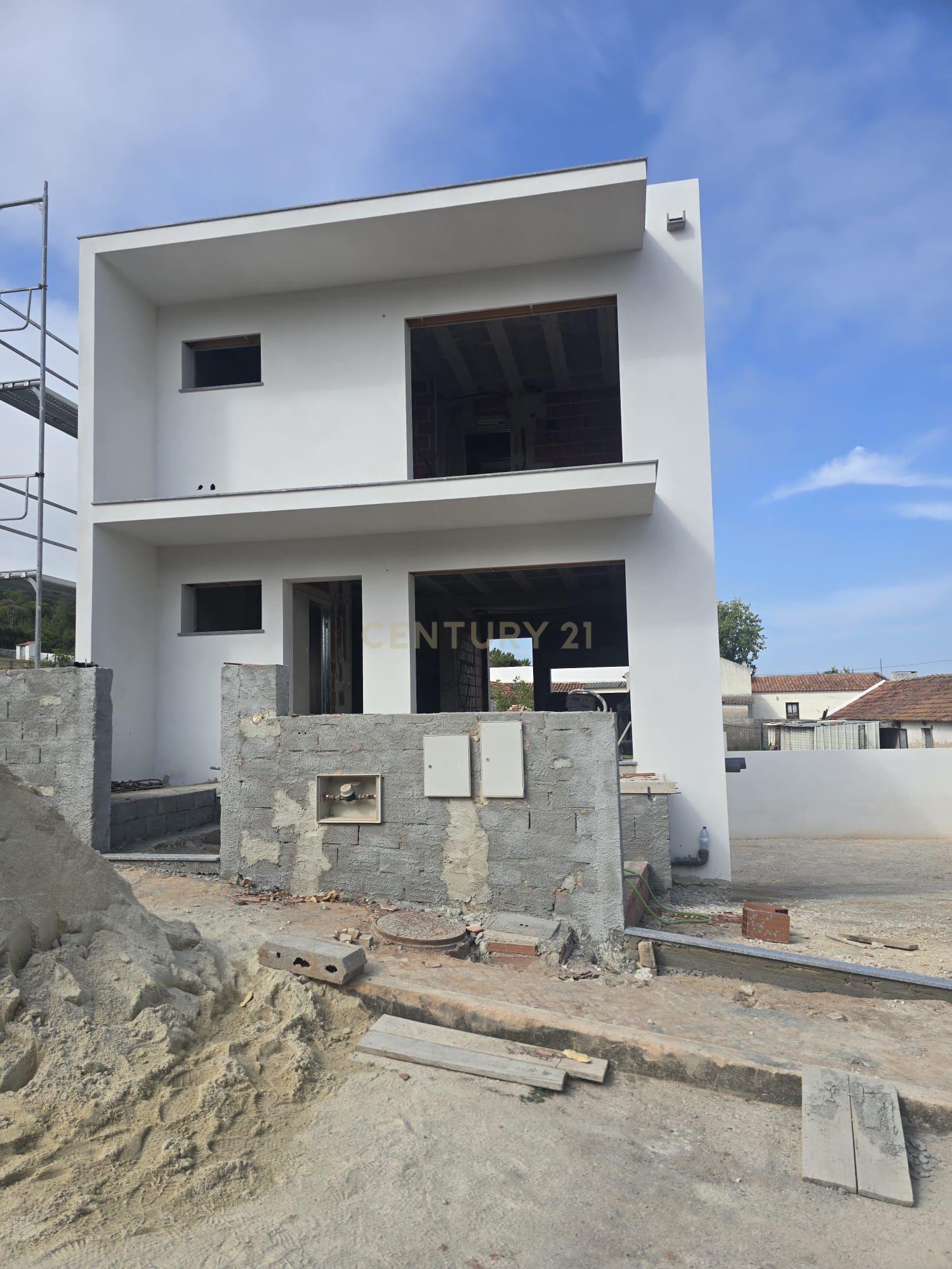 Moradia Nova T2 perto das praias Nazare, São Martinho..