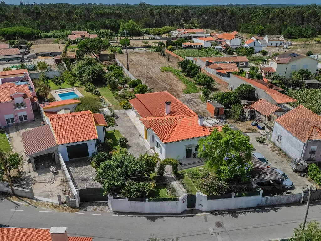 Moradia térrea T3+T0 com piscina, garagem e terreno com 2.257 m², no Ervedal, em Quiaios - Image 73