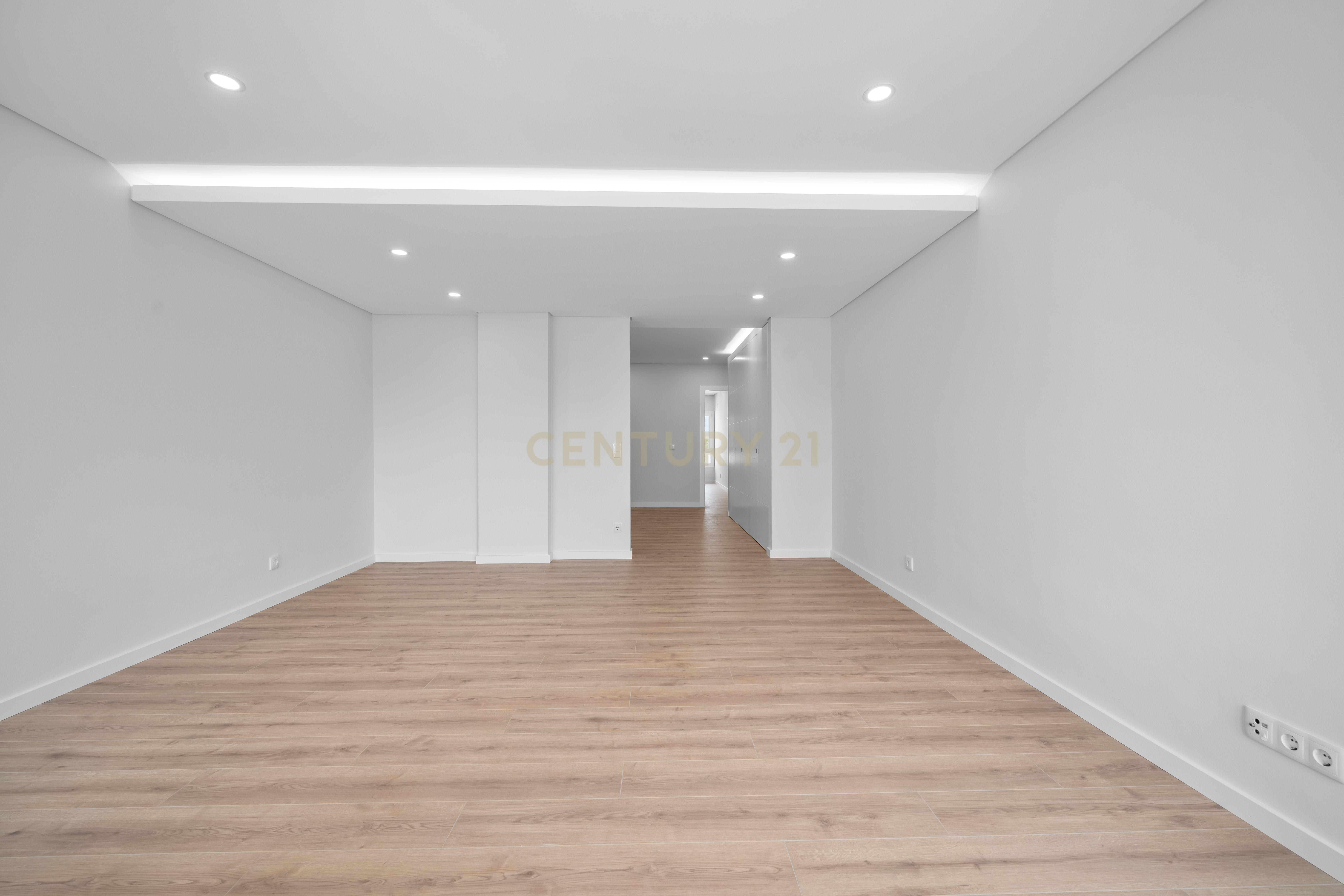 Fotografia 8 de Apartamento T3 localizado na estratégica zona dos 4 Caminhos, Setúbal