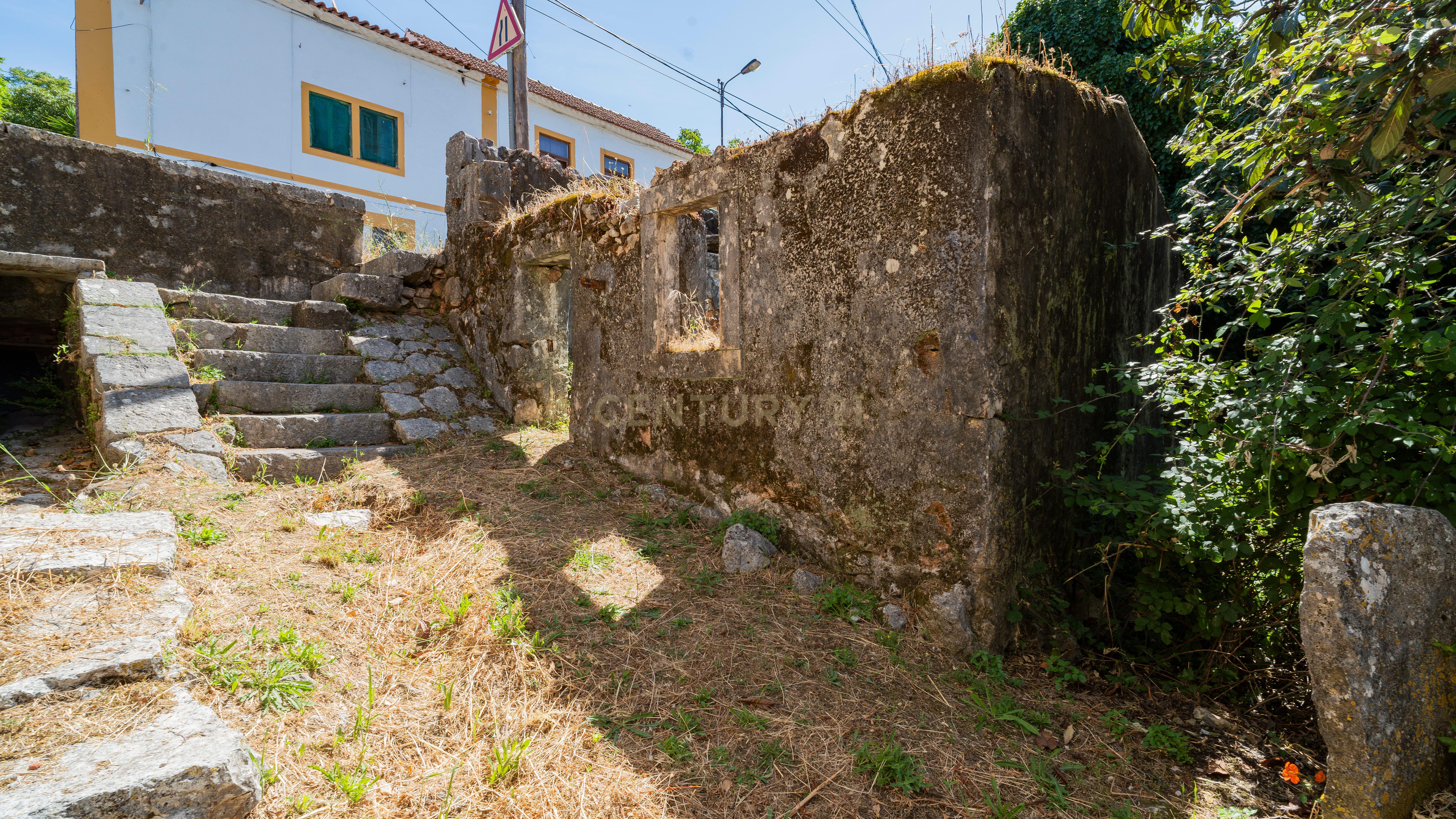 Fotografia 11 de Ruína para reconstrução em Mira de Aire