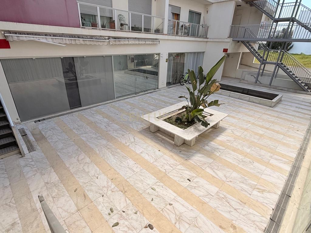 AMPLA LOJA SITUADA NO CENTRO DA GUIA EM ALBUFEIRA - Image 17