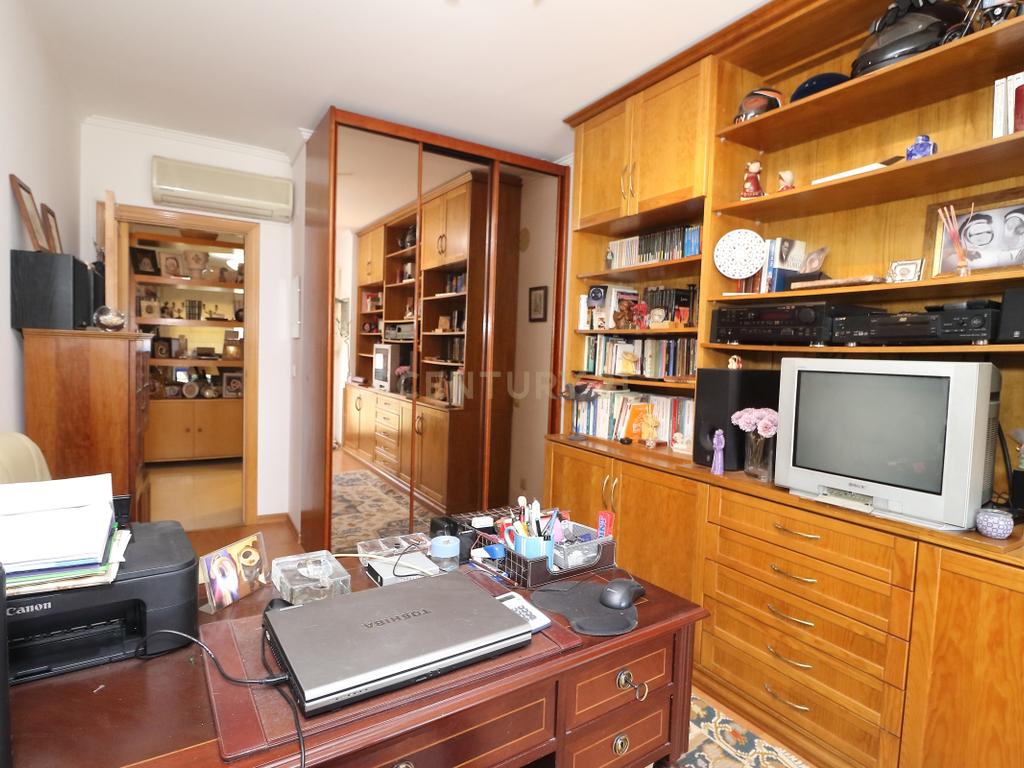 Apartamento T3 na Charneca da Caparica, com Vista e Conforto - Image 13