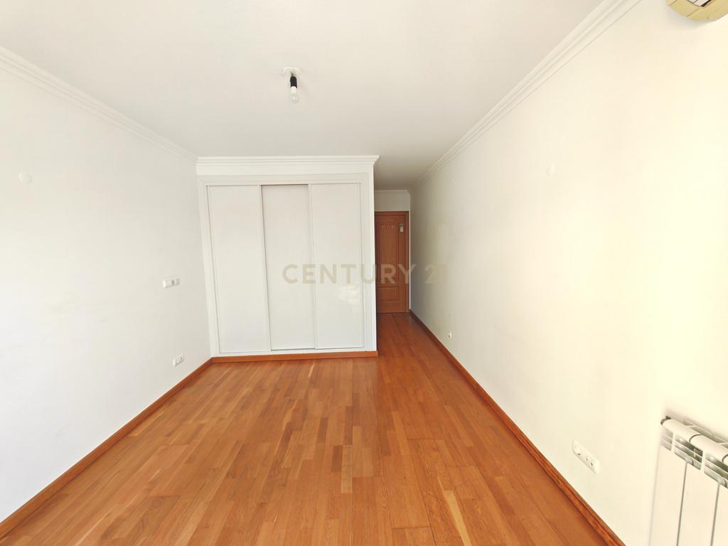 Imóvel T3 espaçoso nas Picoas, com 3 WC, 2 estacionamentos - Image 20