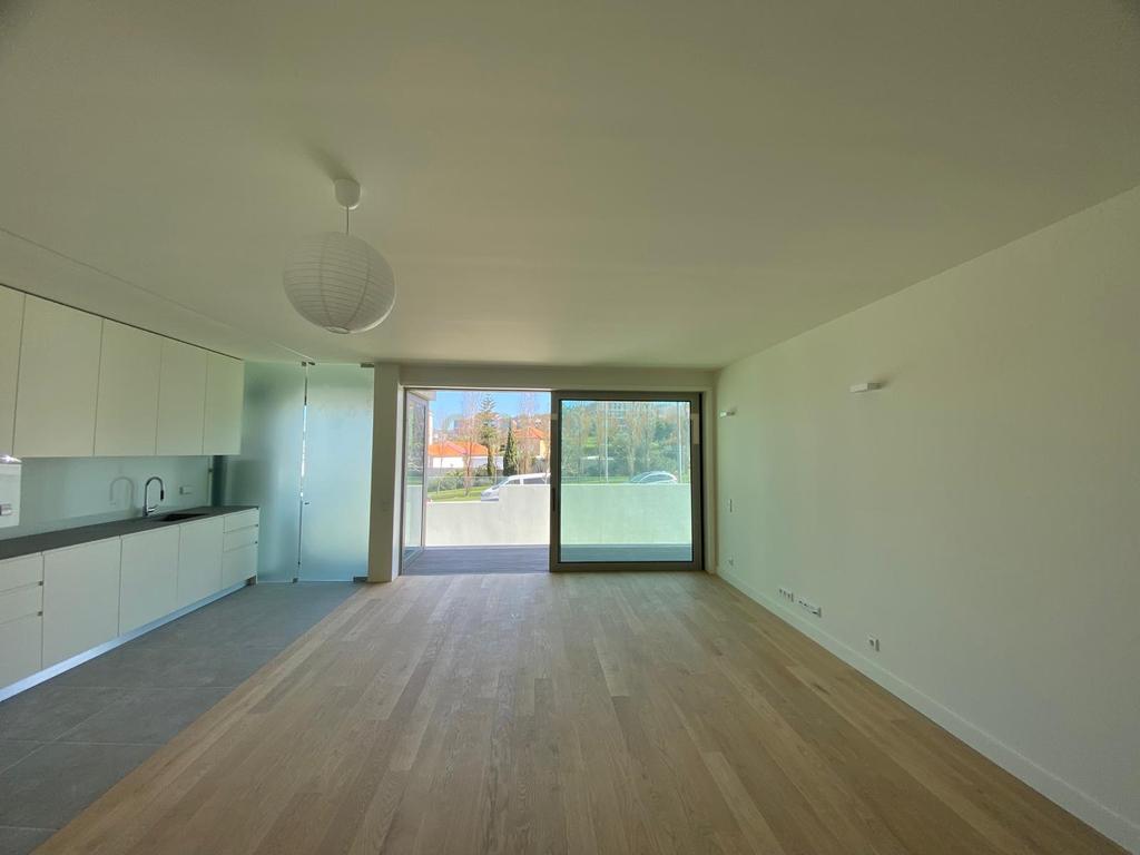 Apartamento T2 Novo com varanda, dois lugares de estacionamento, arrumo e fantásticas vistas sobre o rio - Image 4